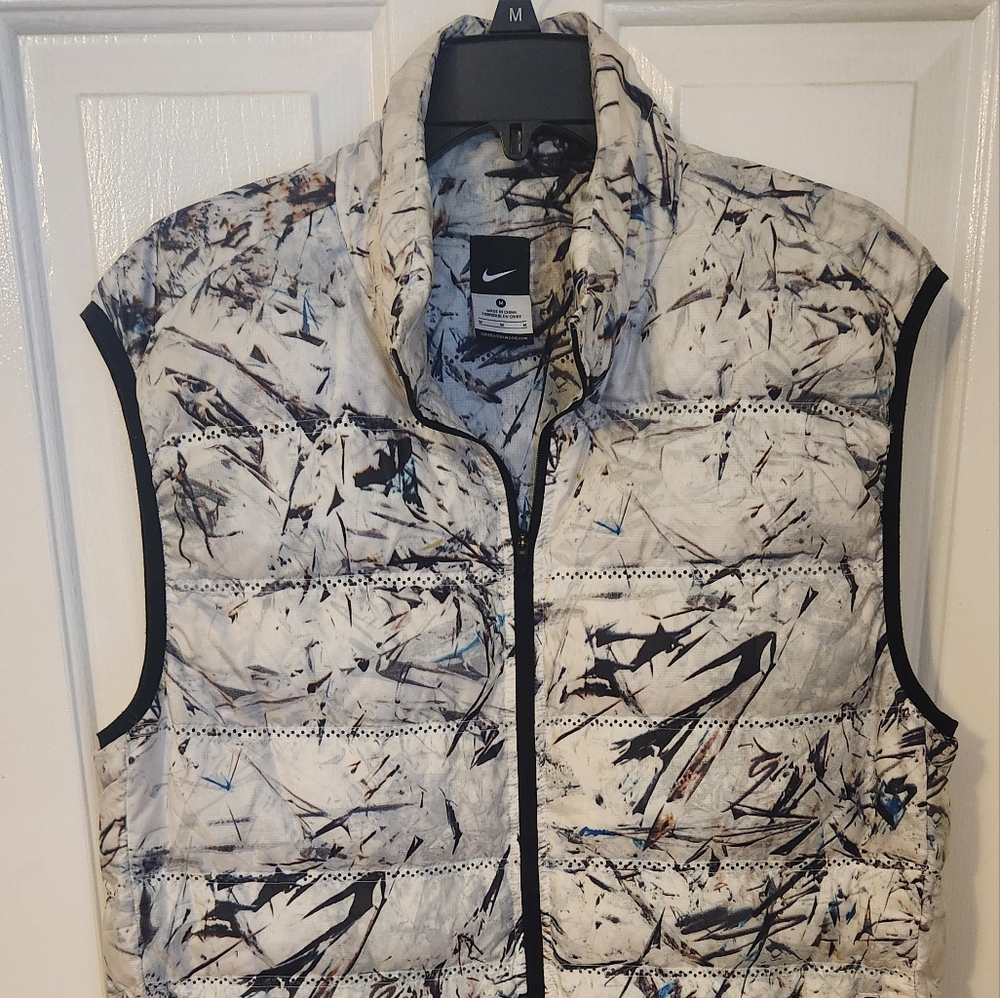 NIKE Womens Black and White Graphic Vest.